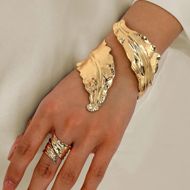 Lunéa Schmuckset mit Offenem Armreif und Verstellbarem Ring