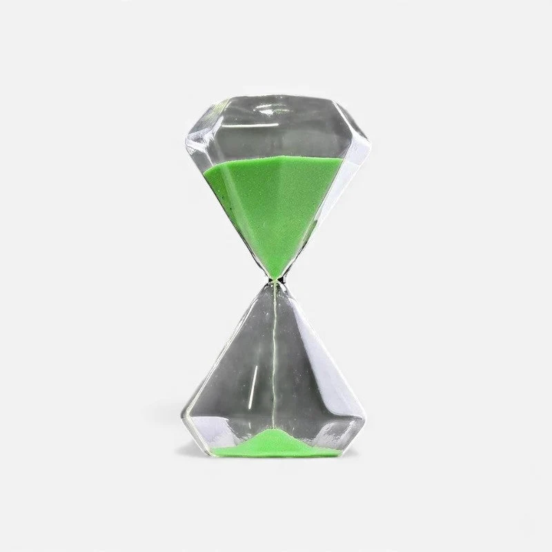 Kreative Sanduhr mit diamantinspiriertem Design für die Tischdekoration