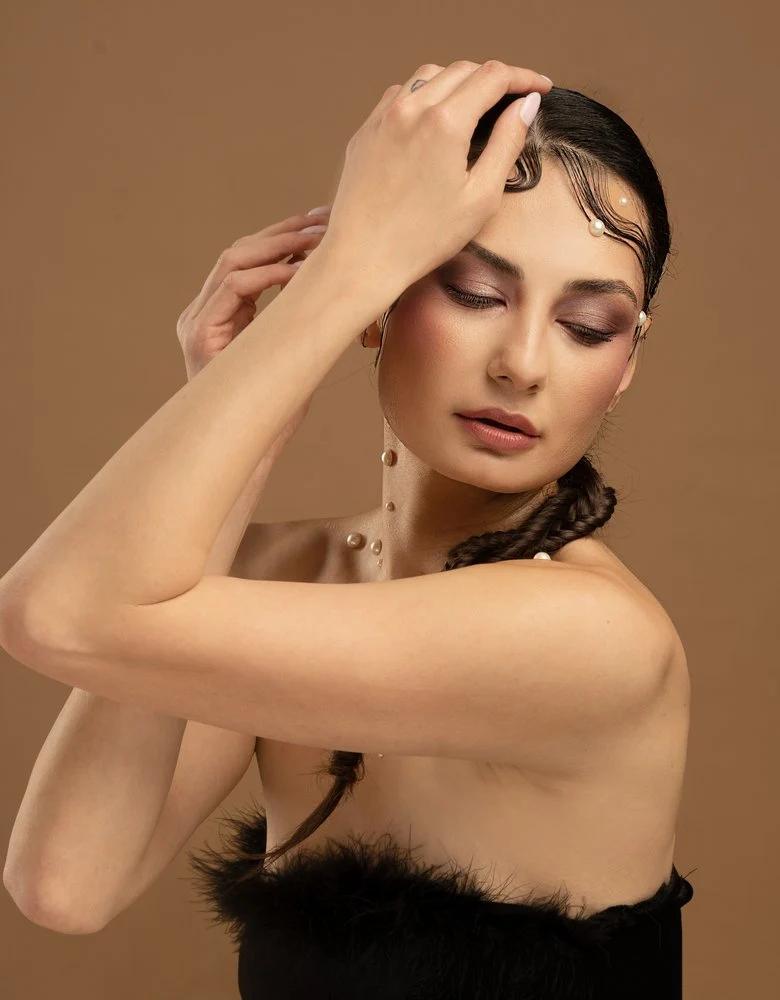 Glamorous Pearl Woman