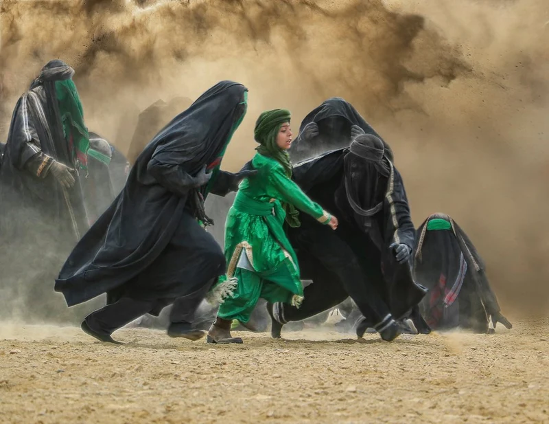 Green Robe Desert Journey