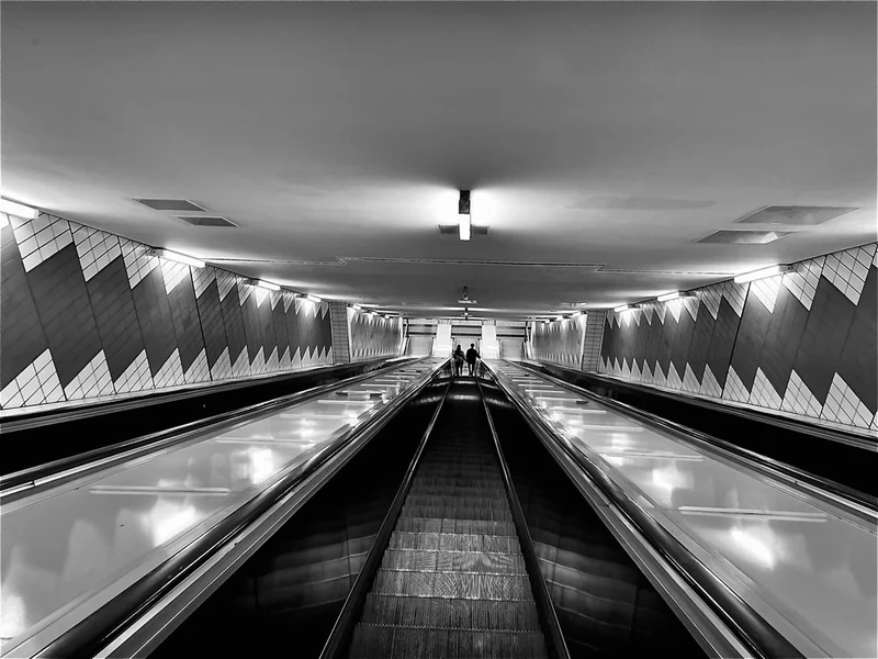 Monochrome Metro Descent