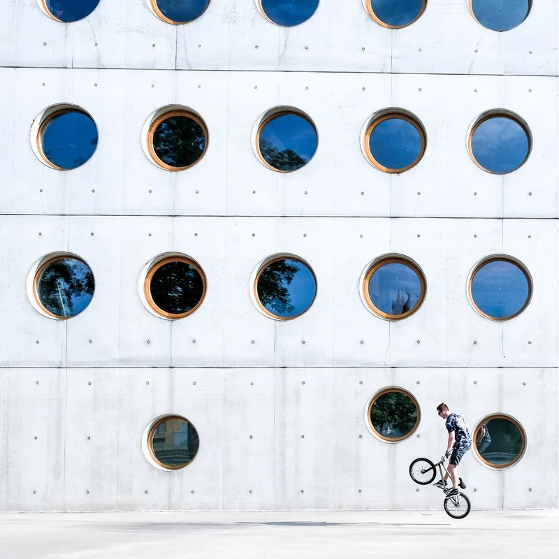 Urban Bike Stunt