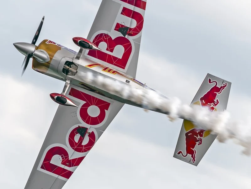 Dynamic Stunt Plane