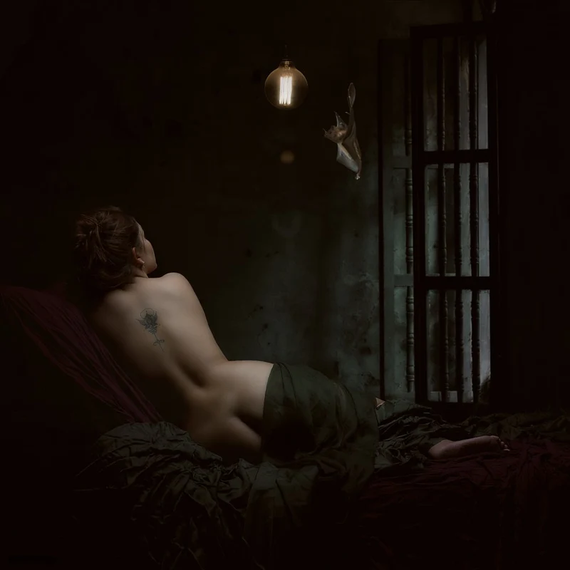 Moody Nude Backlight