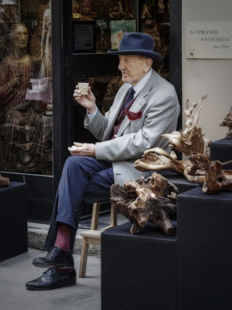 Elegant Man Street Shop