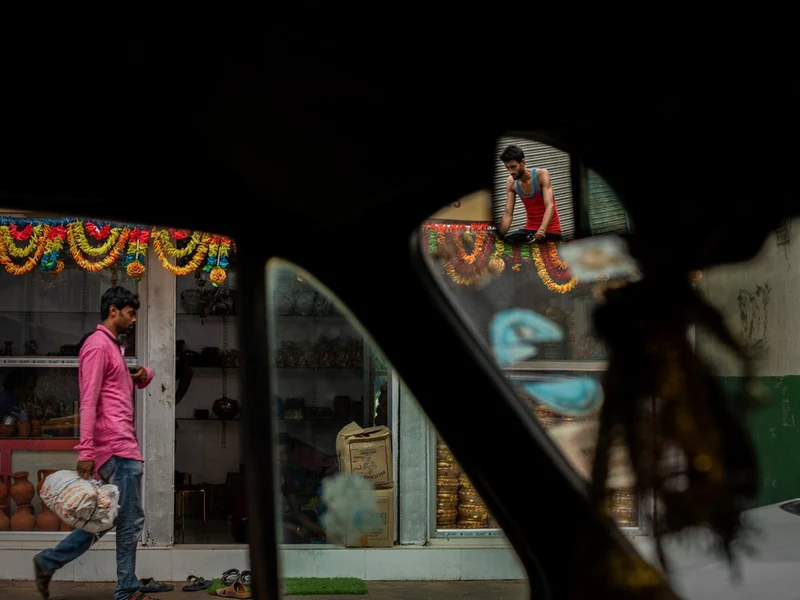 Daily Street Life Glimpse