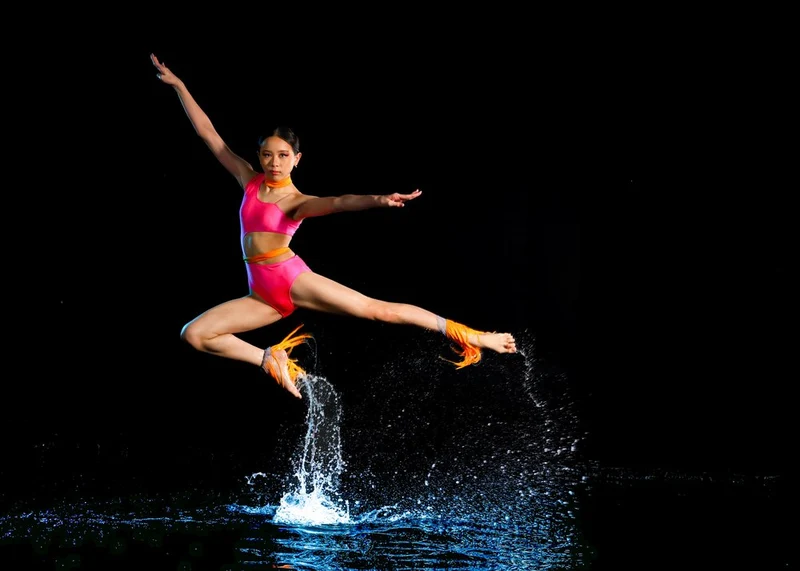 Dynamic Dance Splash