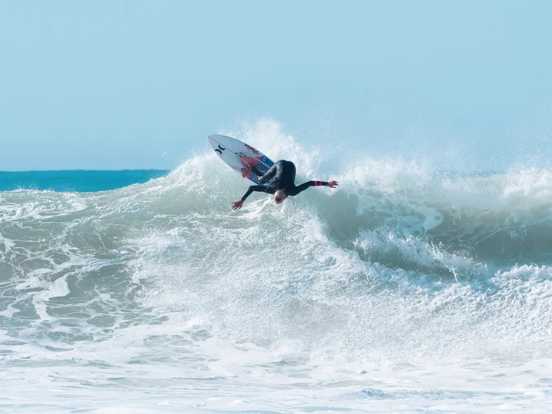 Aerial Surf Action