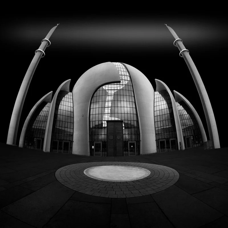 Dramatic Mosque Curves