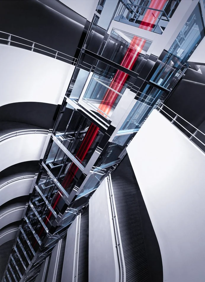 Dynamic Glass Elevator