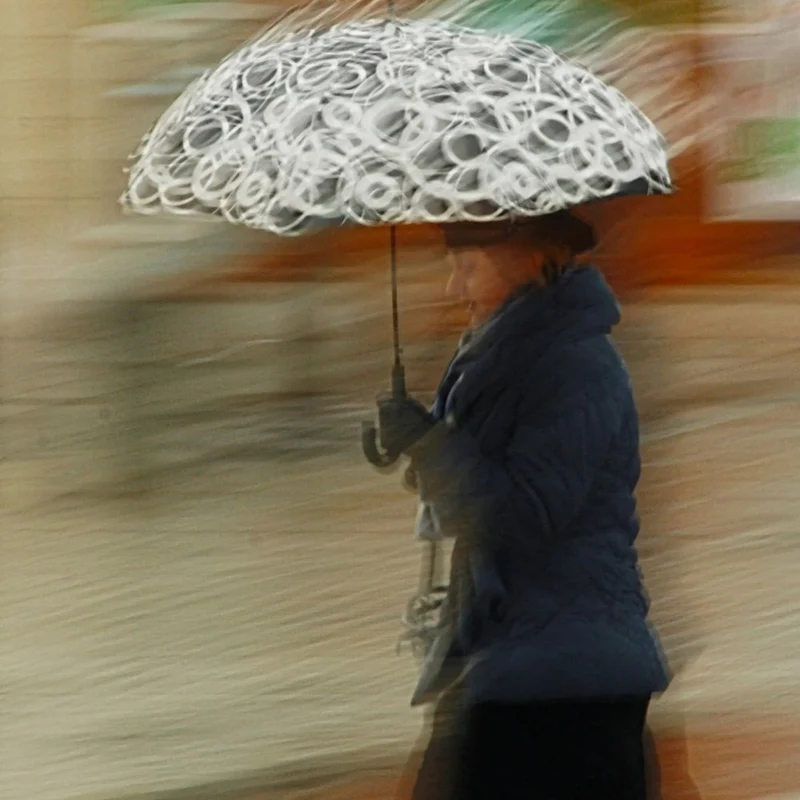 Dynamic Urban Umbrella Walk