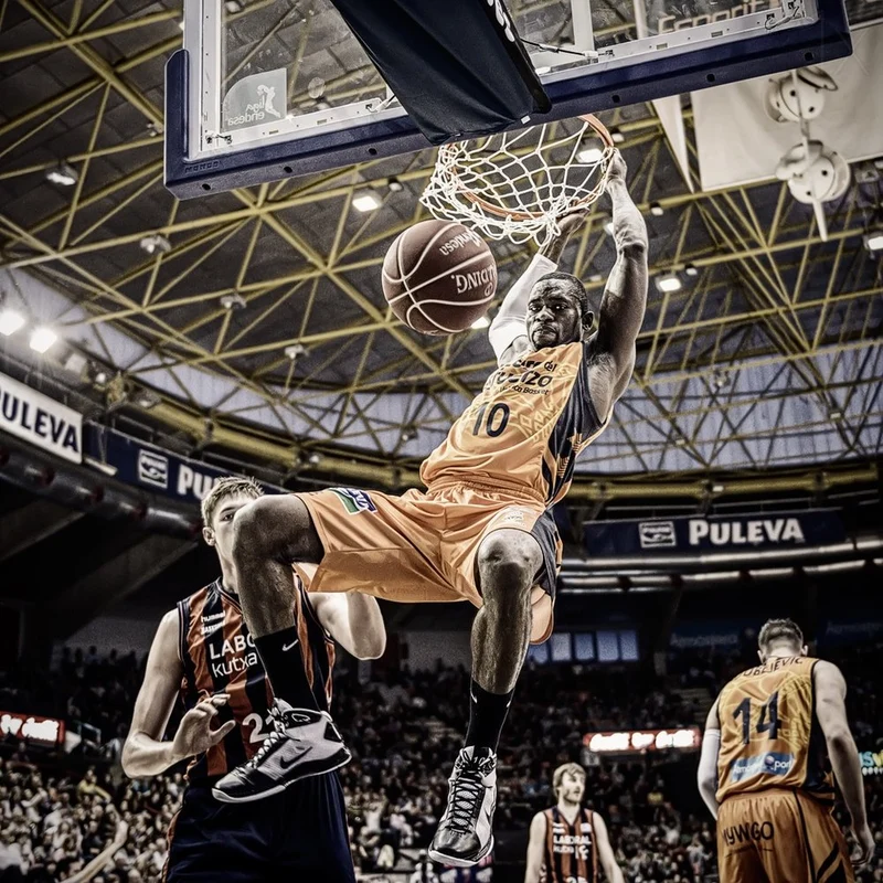Dynamic Slam Dunk