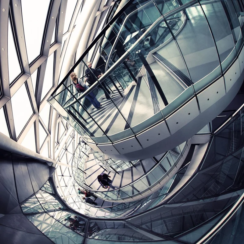 Dynamic Glass Spiral
