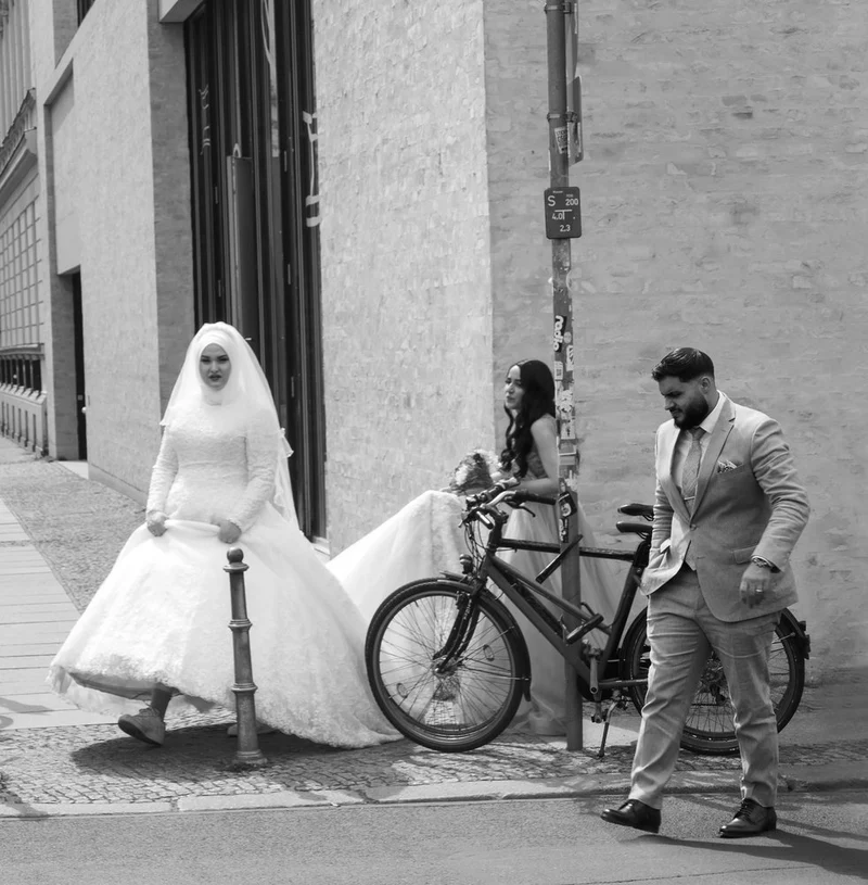 Urban Wedding Day Moment