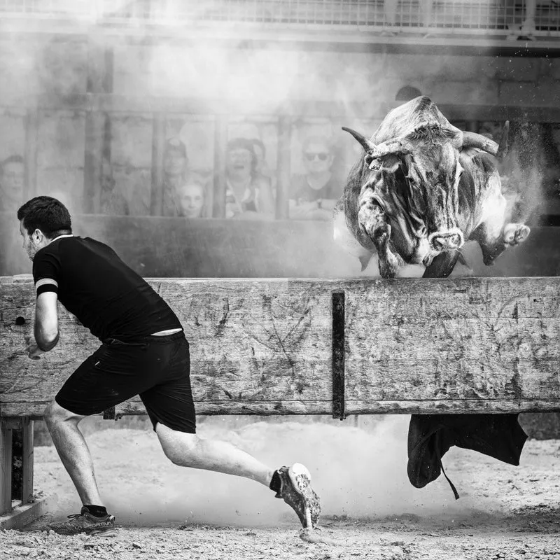 Saltar y correr.