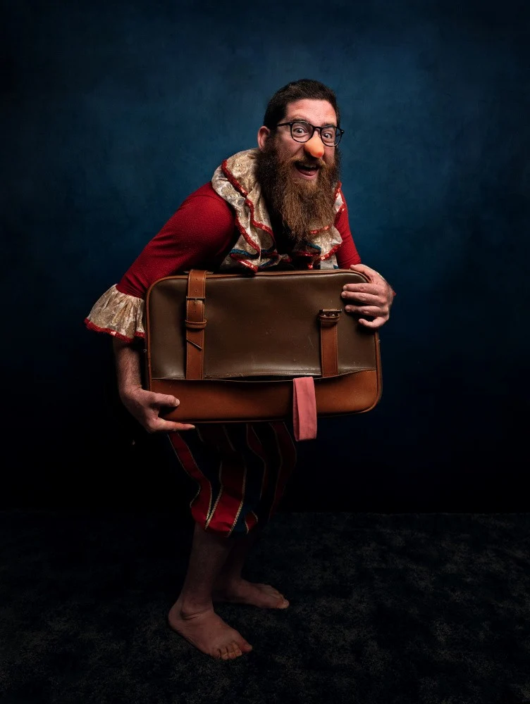 The clown and the suitcase