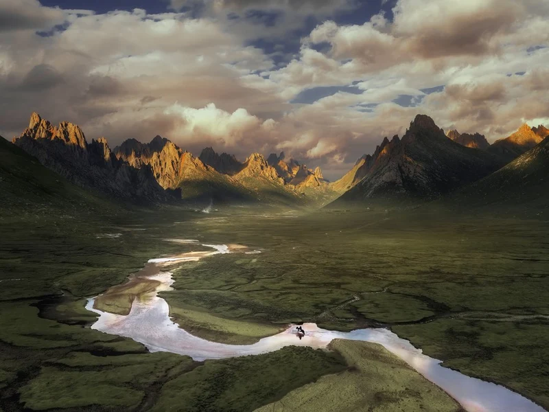 Majestic Valley River