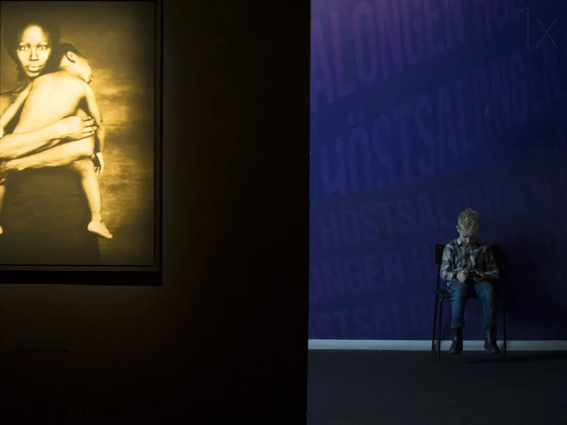 Silent Gallery Contemplation