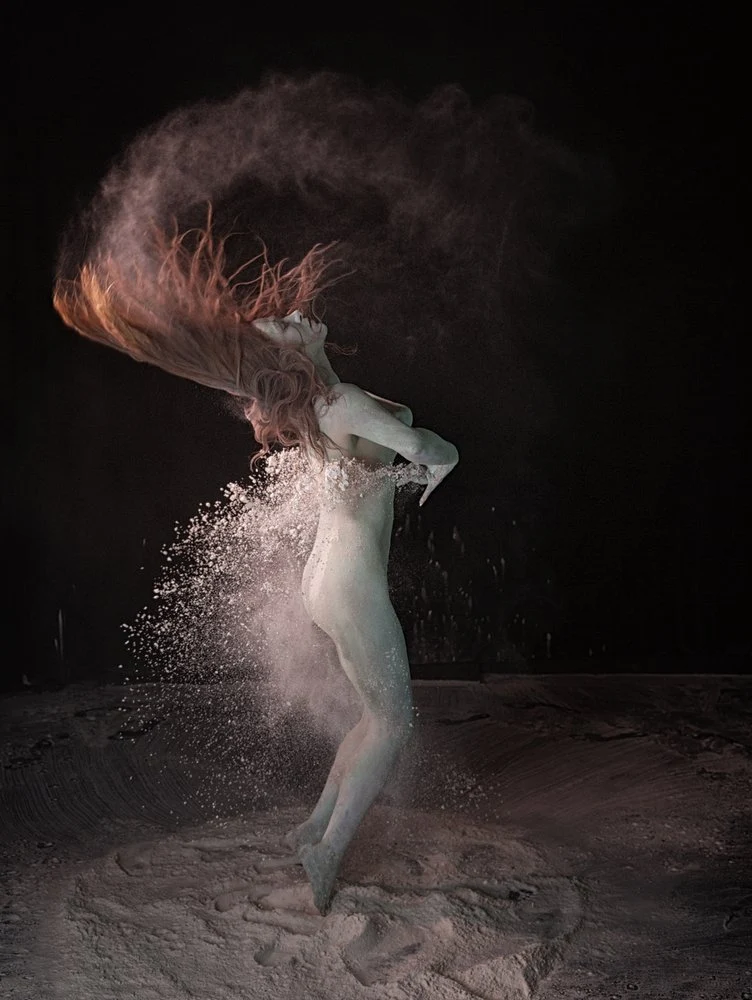 Dynamic Powder Dance