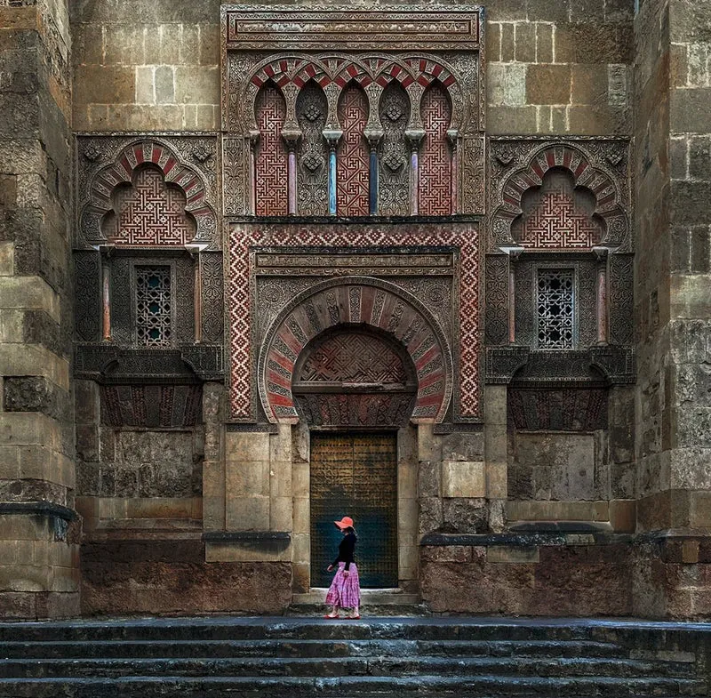 Cordoba Archway Wanderer