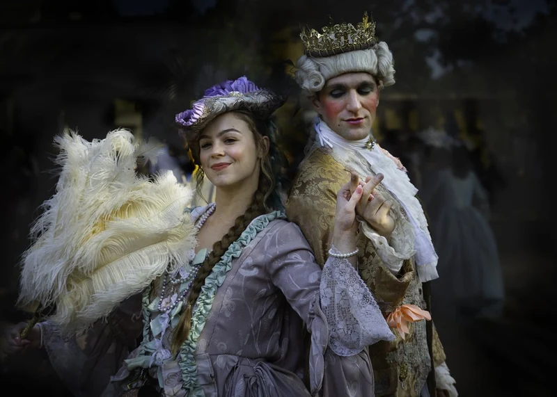 Elegant Baroque Couple