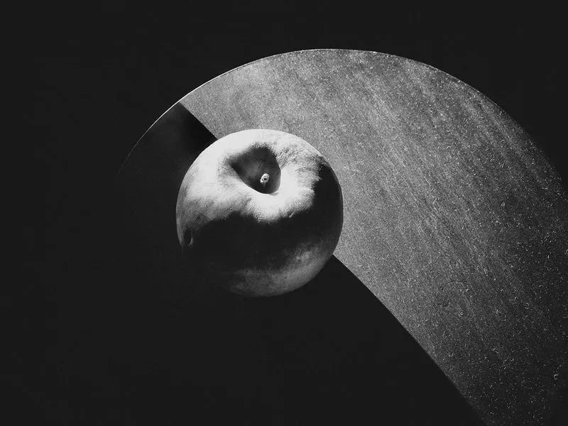 Minimalist Apple Curve