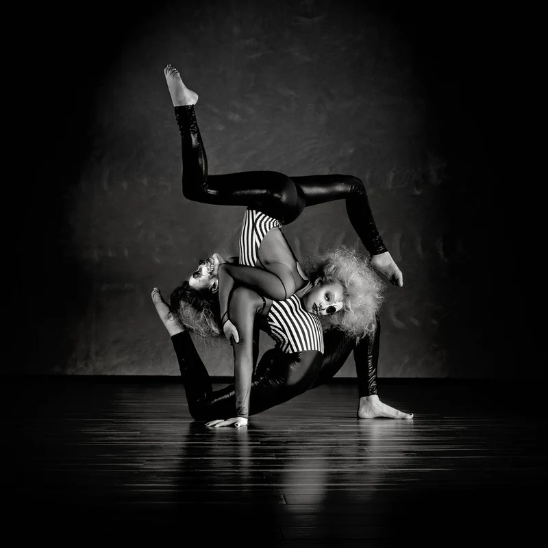 Acrobatic Clown Dancers
