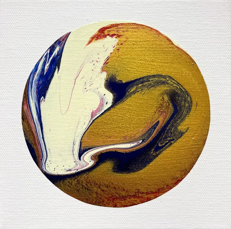 Dynamic Gold Swirl