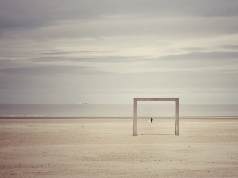 Solitary Beach Frame