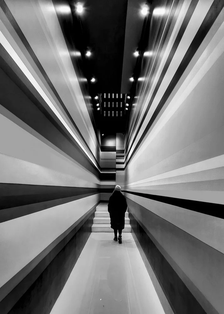 Geometric Hallway Journey