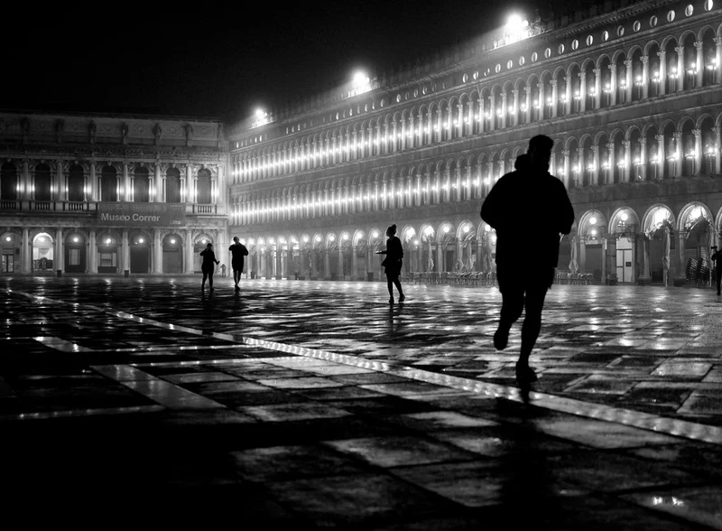 Venice Night Runner