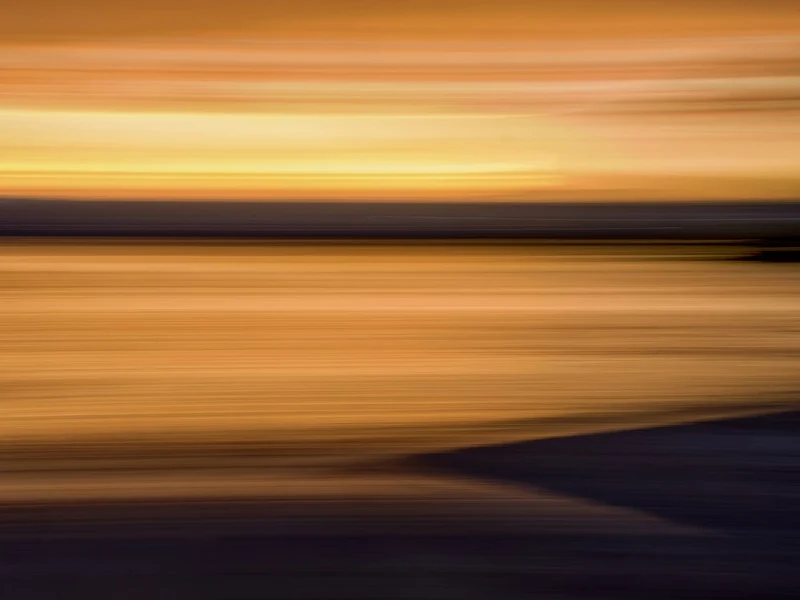 Golden Horizon Blur