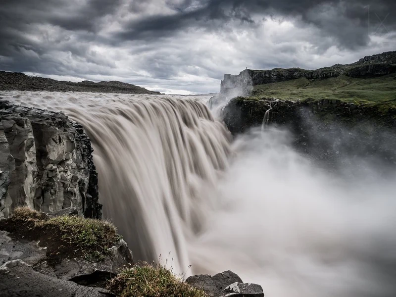 Dramatic Waterfall Flow