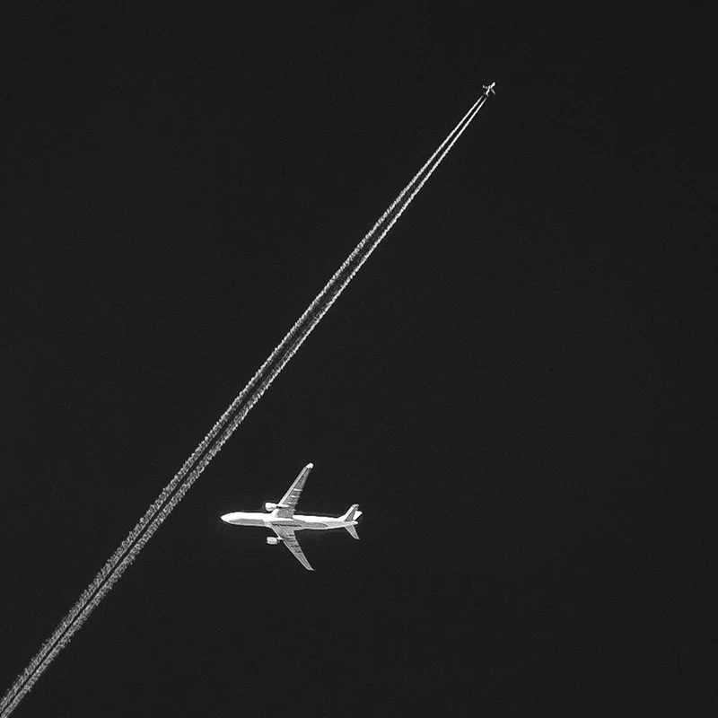 Soaring Jets Contrail