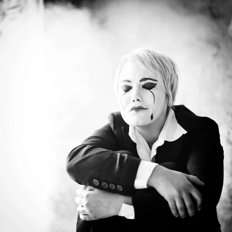 Dramatic Crying Mime