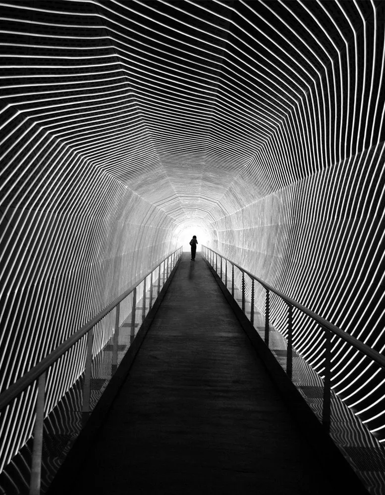 Geometric Light Tunnel