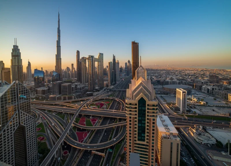 Dubai Contrast !