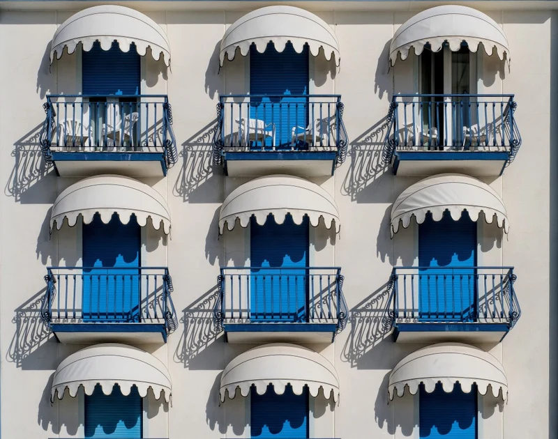 Symmetry and repetitions