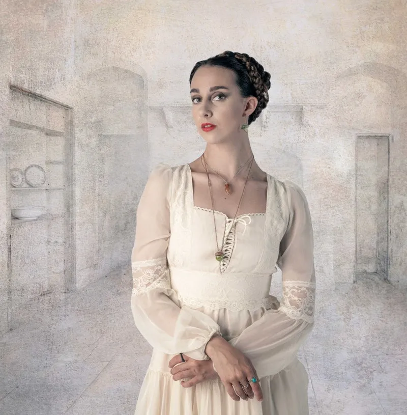 An Elegant Lady